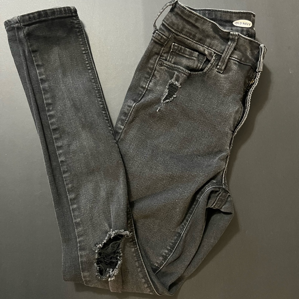 Old Navy Women’s Black Distressed Skinny Jeans